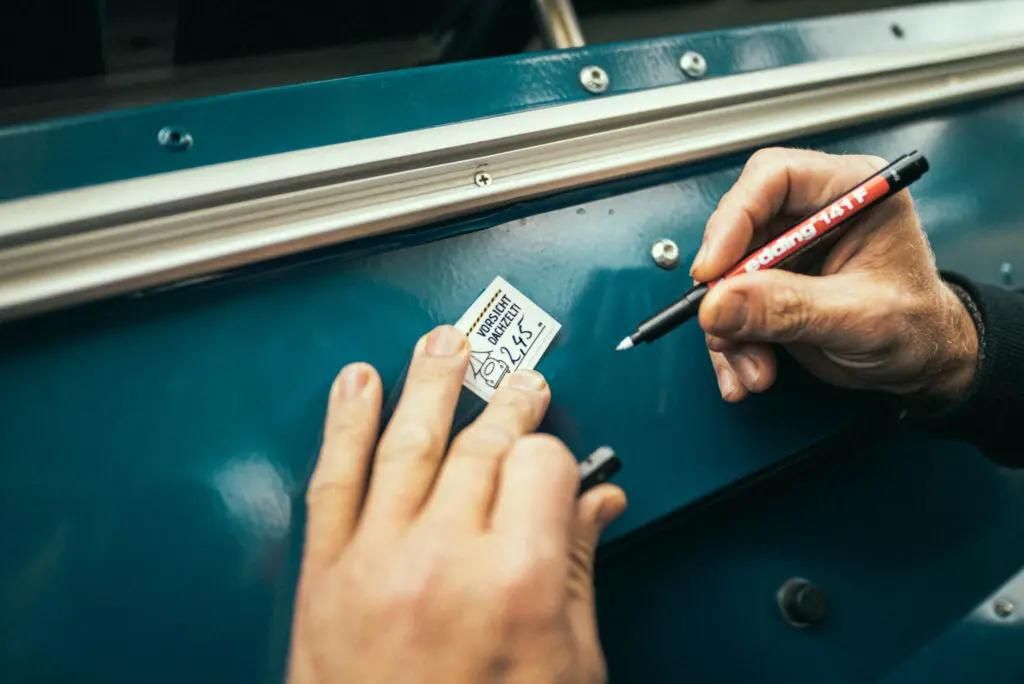 Dachzeltnomaden Shop DZN Merch Vorsicht Sticker kaufen