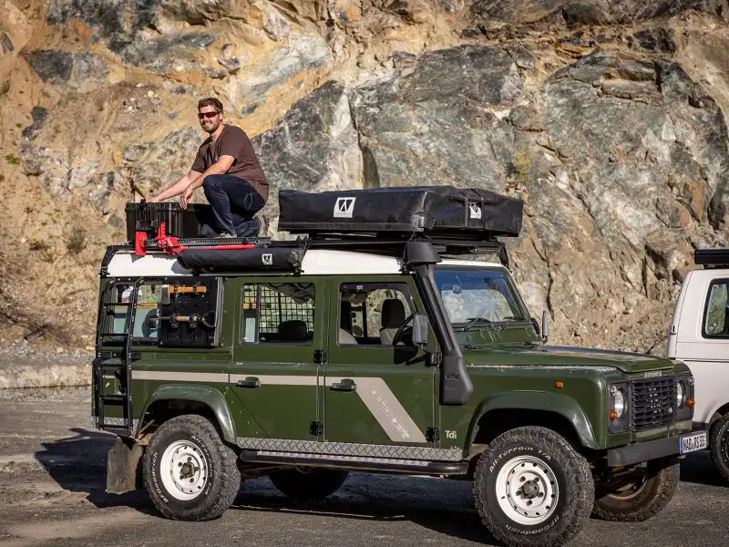 rolling space Dachträgersystem Defender 90 110 | SpaceRack kaufen