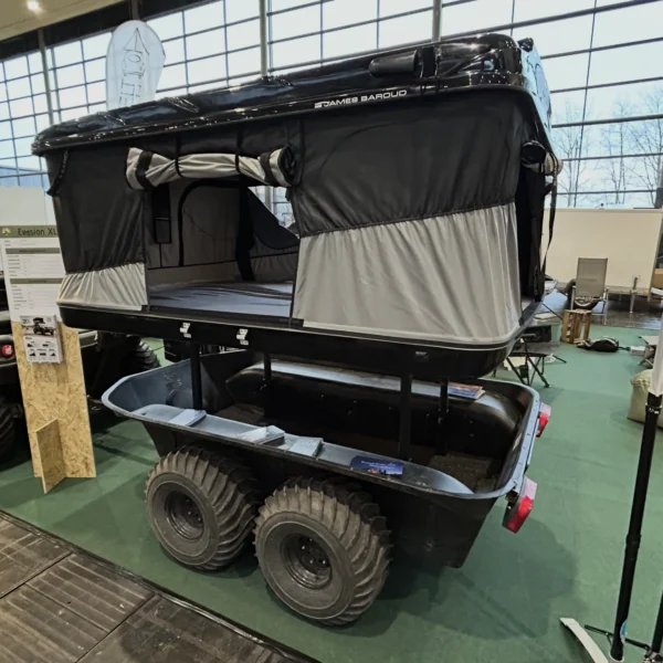 Dachzeltnomaden-Dachzelt_Hub-James_Baroud-Evasion_XL-Ausstellungsstück