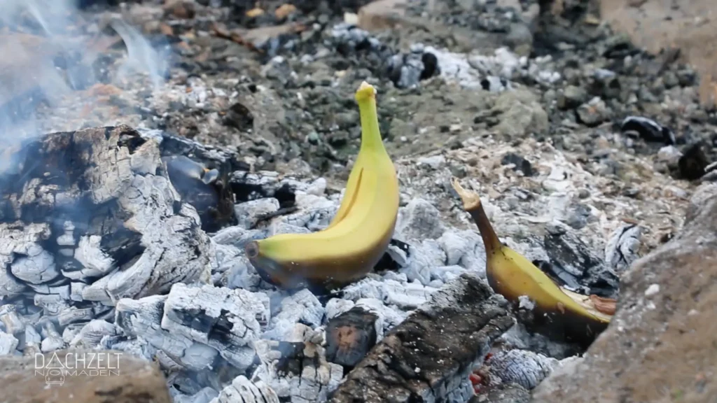 kochen unterwegs bananen dessert im feuer kohle grillen zubehör kochen