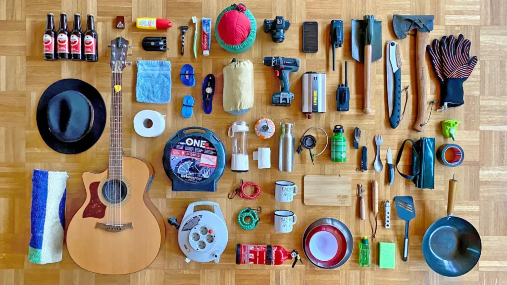 Dachzelt Zubehoer Packliste Gitarre, werkzeuge, kochutensilien, kabel, sprays