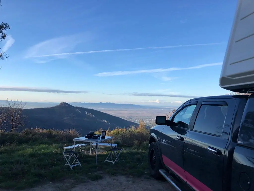 Dachzelt airlander aussicht campingmöbel