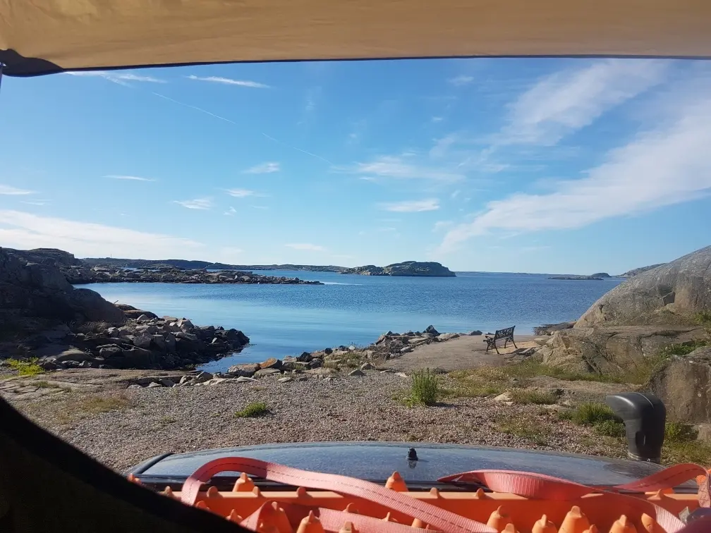 Aussicht bei ankunft mit der fähre, wasser blauer himmel orange spanngurte