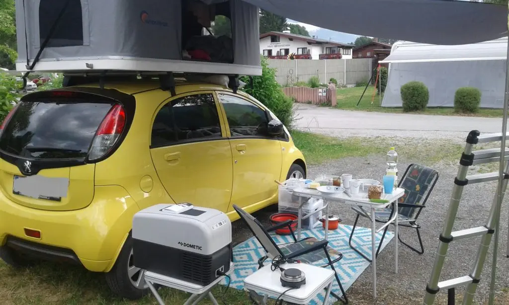 ausbebautes auto mit kühlmöglichkeit