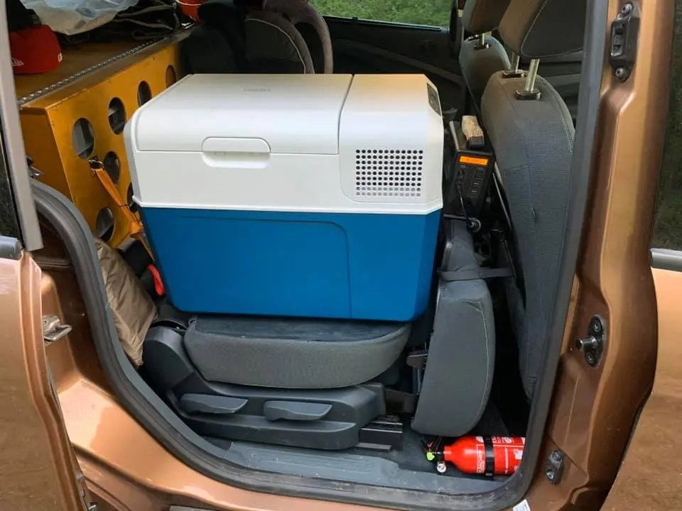 ausbebautes auto mit kühlmöglichkeit