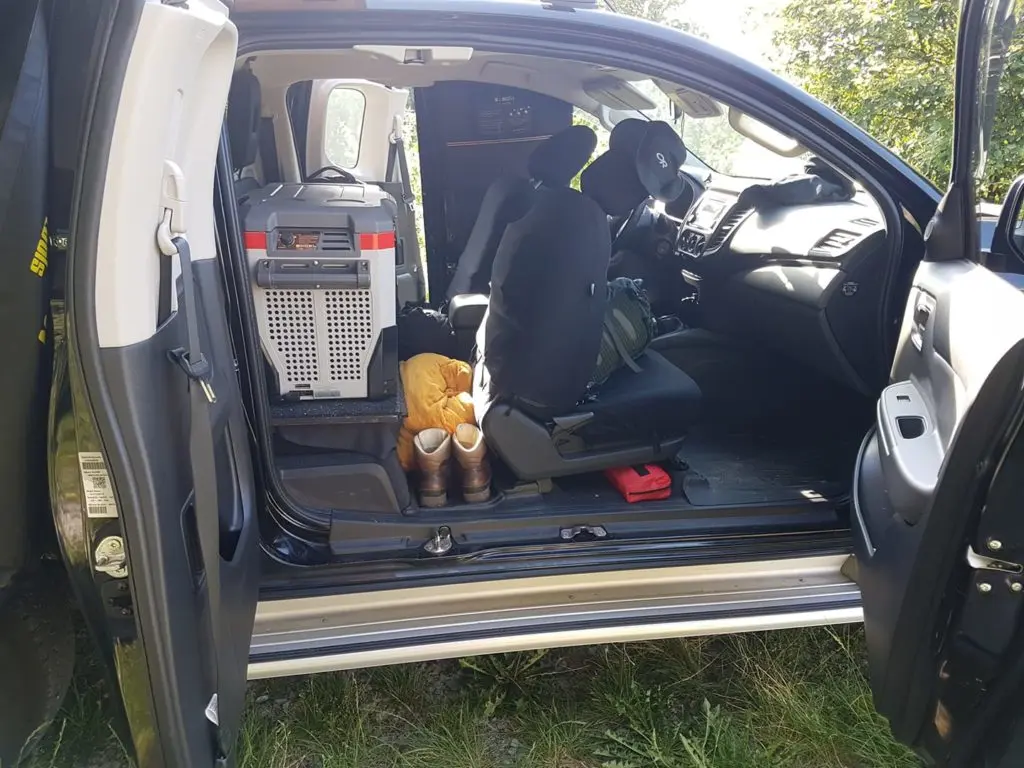 ausbebautes auto mit kühlmöglichkeit