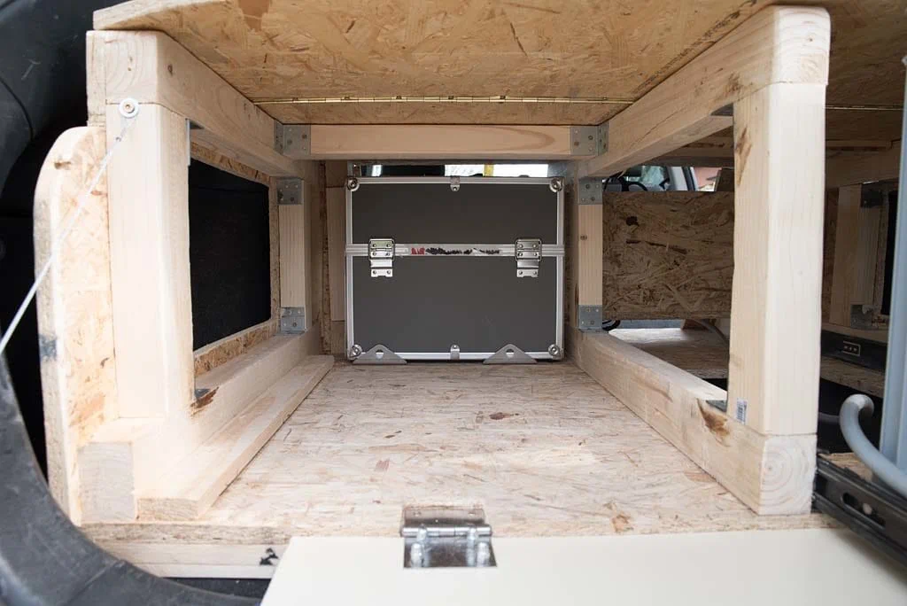 Der Batterie-Koffer im eingebauten Zustand