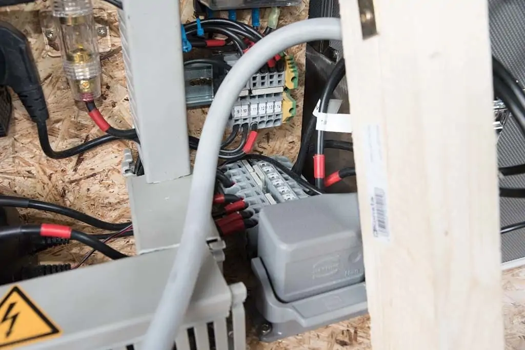 Verbindungsstecker zur “Roten Kiste”