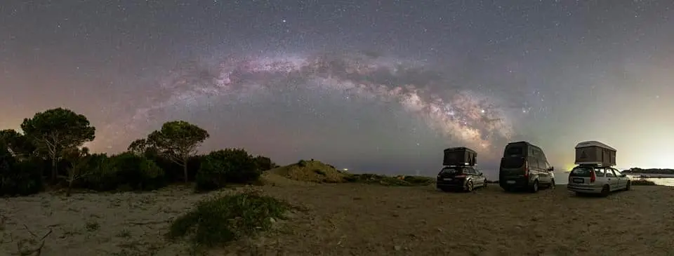 stellplatz dachzete autos abend nacht wolken am himmel