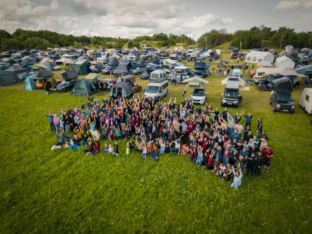 dachzelt camp thueringen drone gruppenbild