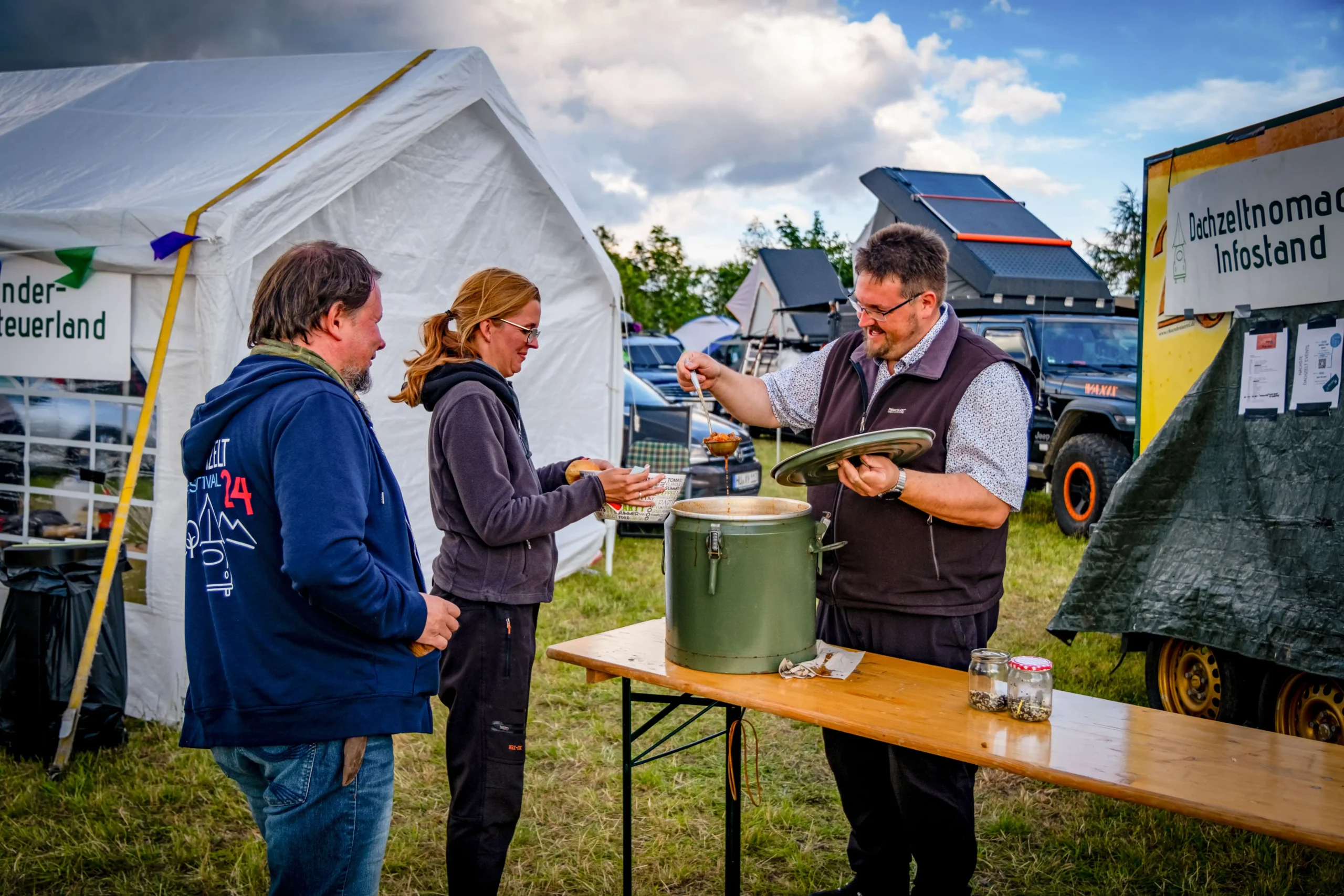 DACHZELT CAMP Thüringen Dachzeltnomaden Mahl