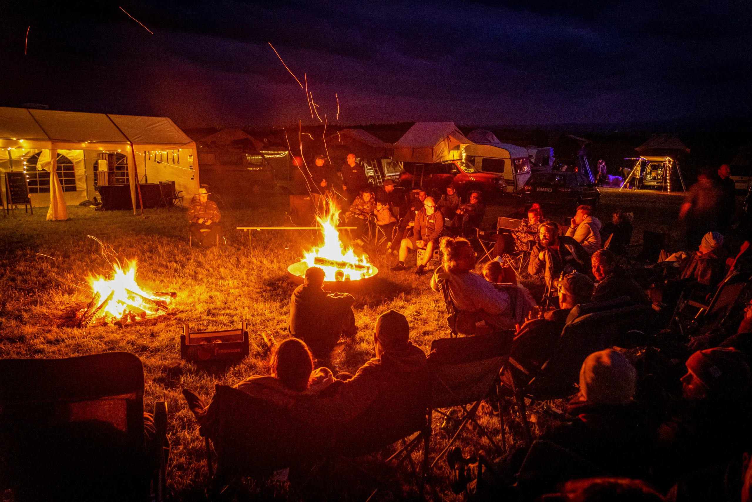 DACHZELT CAMP Thüringen Lagerfeuer