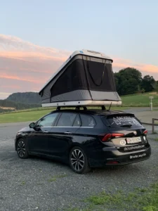 Charlies Fiat Tipo SW mit James Baroud Space Evo Dachzelt