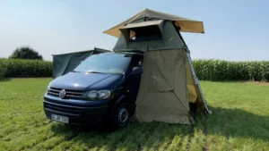 Sören, Malte & Hinnerk mit ihrem VW T5 mit Gordigear 140 Dachzelt