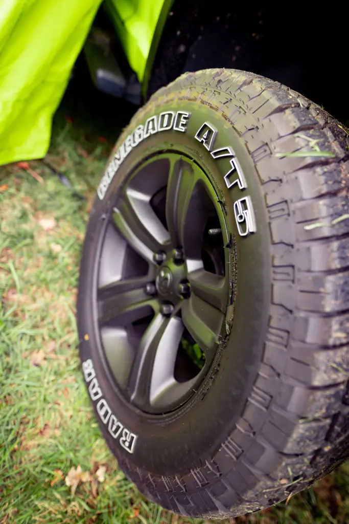 Michaels Dodge RAM mit Treeline Outdoor Tamarac Dachzelt