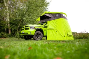 Michaels Dodge RAM mit Treeline Outdoor Tamarac Dachzelt