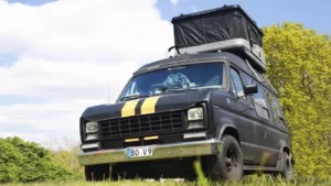 Pia & Steves Ford Econoline mit Dachzelt