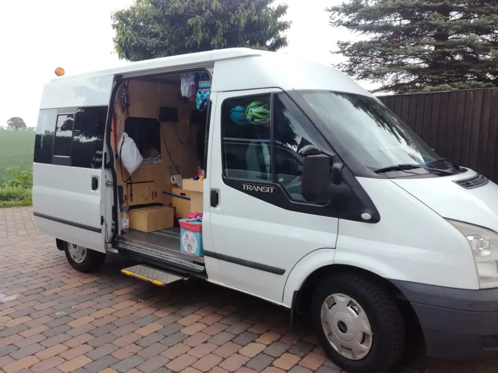 Sandras Ford Transit mit James Baroud Space Dachzelt