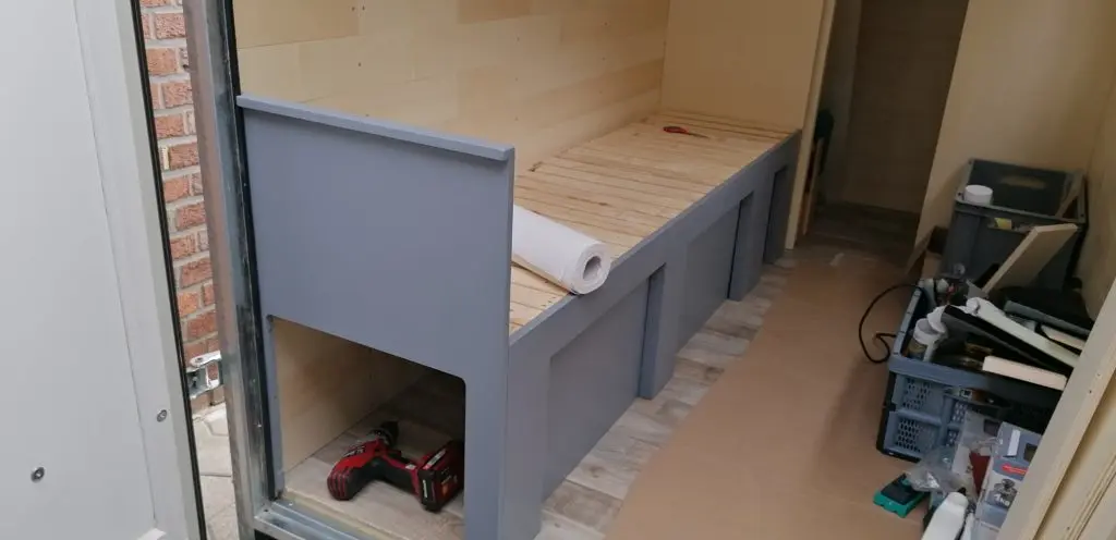 Björns Kastenanhänger mit Alu-Cab Series 3 Dachzelt