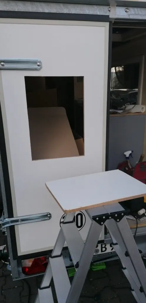 Björns Kastenanhänger mit Alu-Cab Series 3 Dachzelt