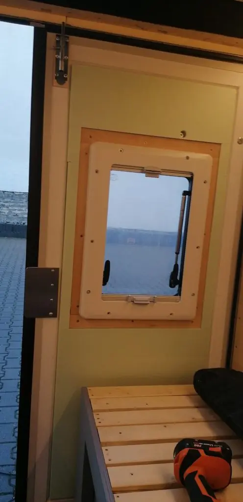 Björns Kastenanhänger mit Alu-Cab Series 3 Dachzelt