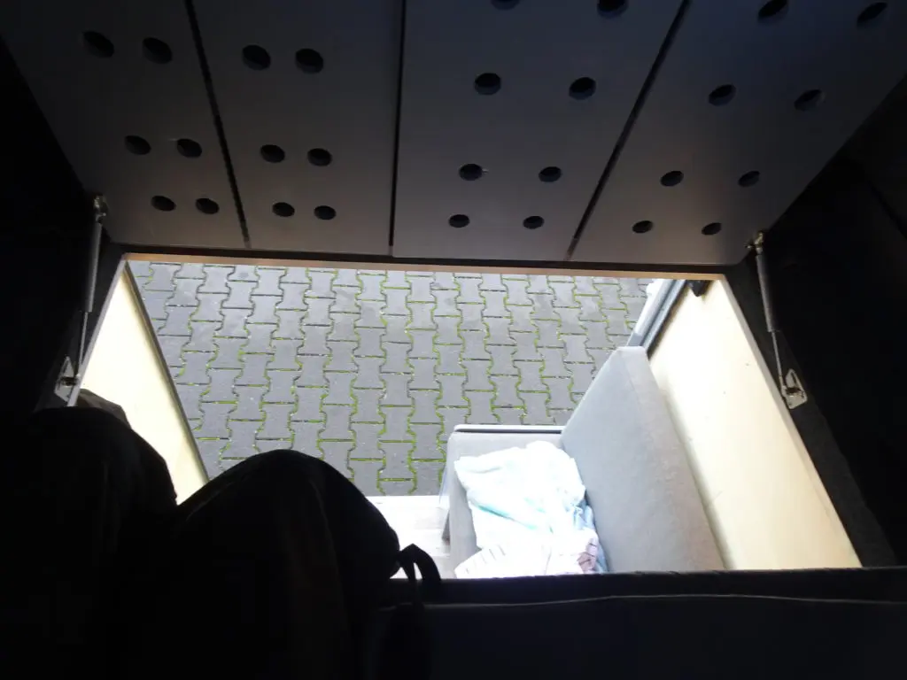Björns Kastenanhänger mit Alu-Cab Series 3 Dachzelt