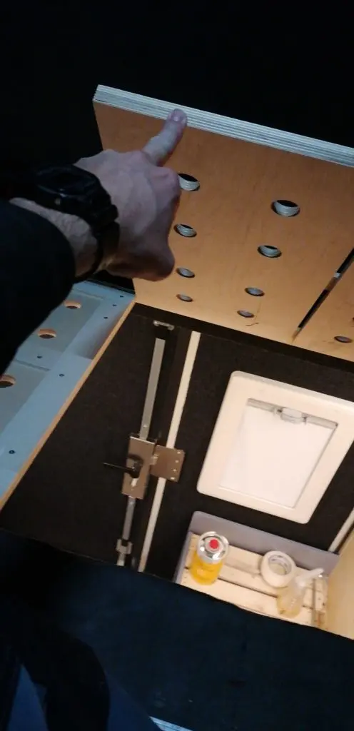 Björns Kastenanhänger mit Alu-Cab Series 3 Dachzelt