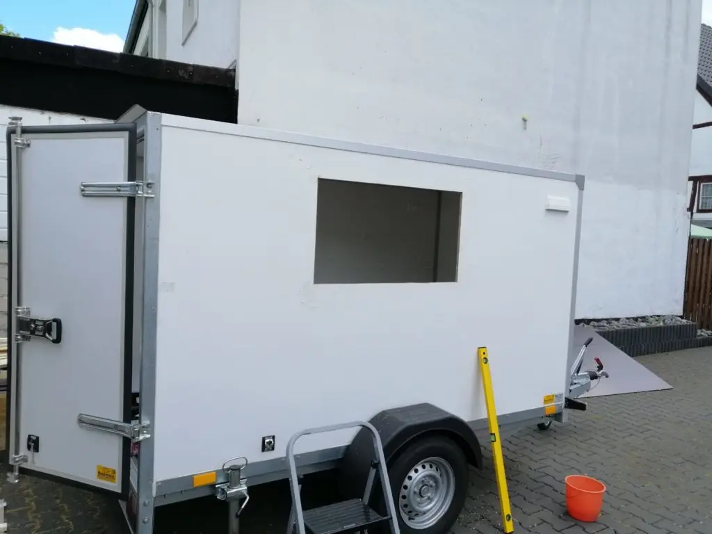 Björns Kastenanhänger mit Alu-Cab Series 3 Dachzelt