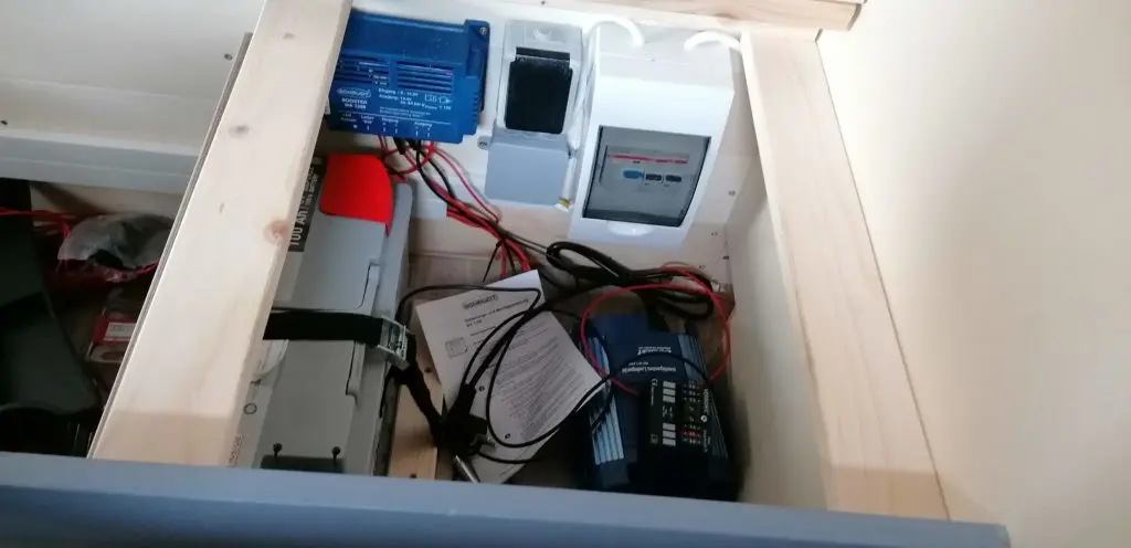 Björns Kastenanhänger mit Alu-Cab Series 3 Dachzelt