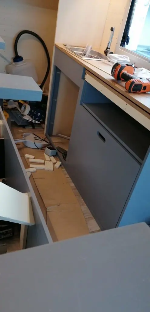 Björns Kastenanhänger mit Alu-Cab Series 3 Dachzelt