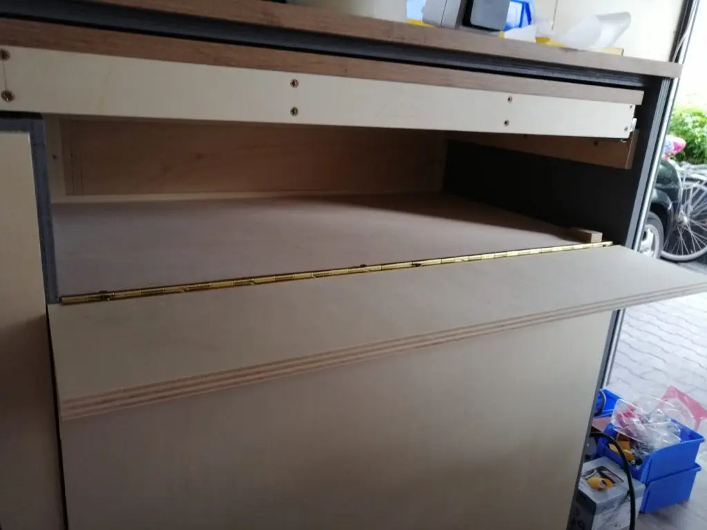 Björns Kastenanhänger mit Alu-Cab Series 3 Dachzelt