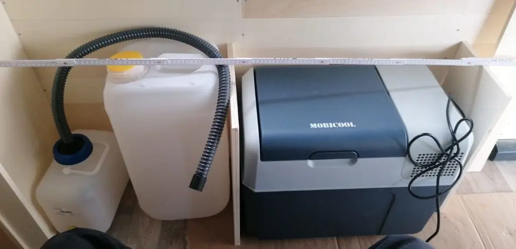 Björns Kastenanhänger mit Alu-Cab Series 3 Dachzelt