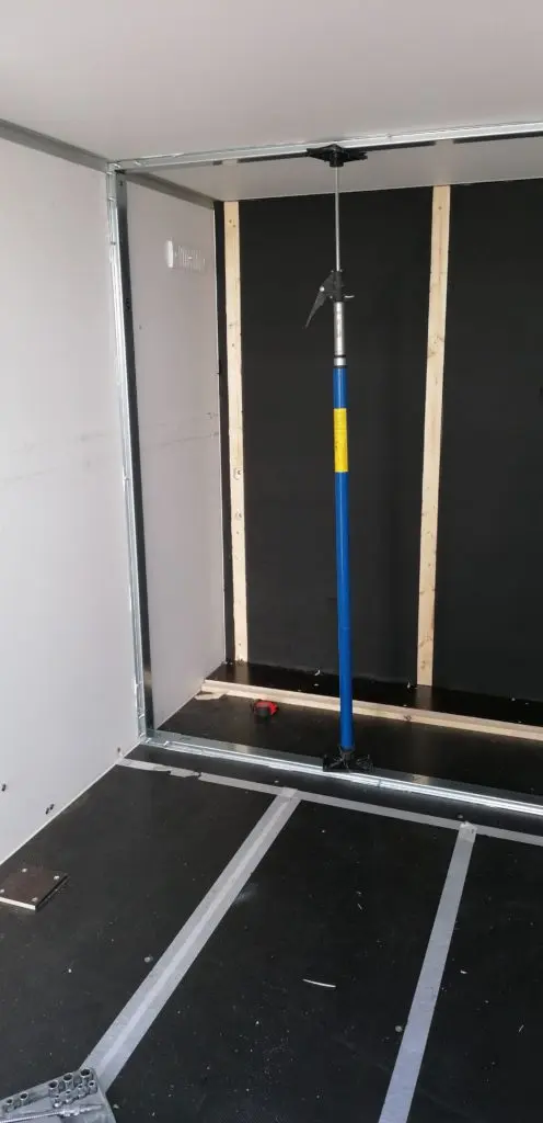 Björns Kastenanhänger mit Alu-Cab Series 3 Dachzelt