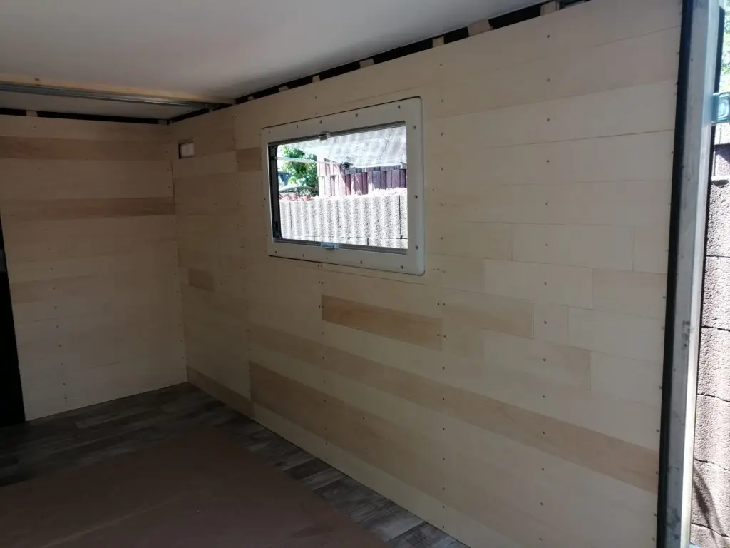 Björns Kastenanhänger mit Alu-Cab Series 3 Dachzelt