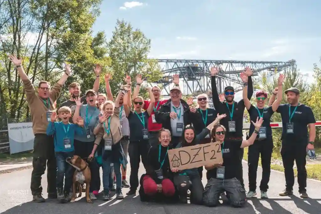 dachzelt events dachzelt festival gruppenbild einlass