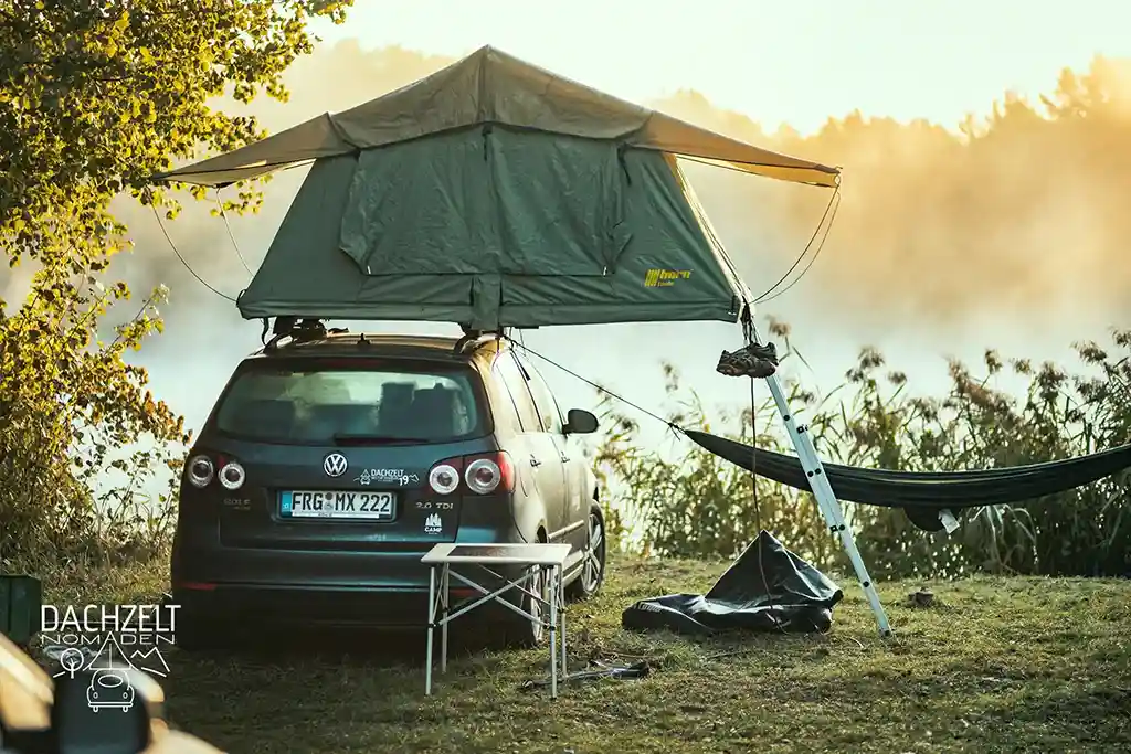 uebersicht horntools dachzelte horntools klappdachzelt auf auto hängematte see wiese