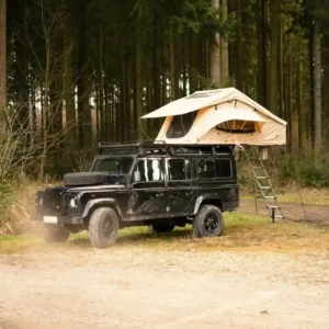 Thillhall klappdachzelt auf geländewagen im wald