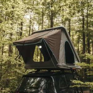 Naturbummler Hartschalen Dachzelt Flitzer II offen auf PkW Wald