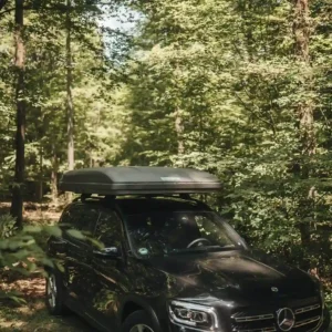 Naturbummler Hartschalen Dachzelt Flitzer II geschlossen auf PkW Wald