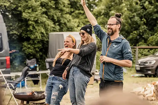 Gruppenfoto Dachzeltnomaden Dachzelt Camp Sandstedt