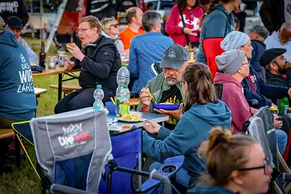 DACHZELT CAMP Thüringen Dachzeltnomaden Mahl