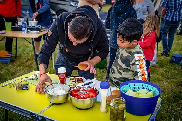 DACHZELT CAMP Thüringen Dachzeltnomaden Mahl