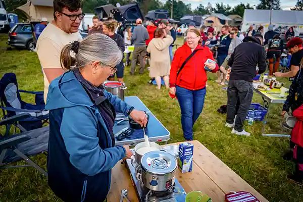 DACHZELT CAMP Thüringen Dachzeltnomaden Mahl
