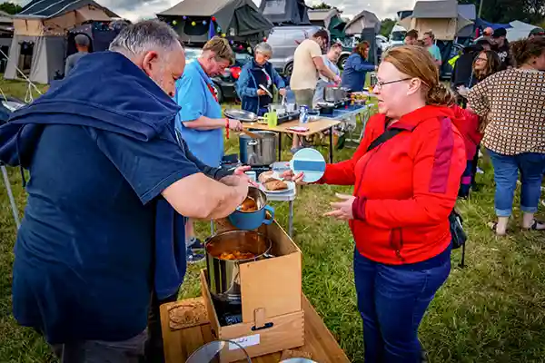DACHZELT CAMP Thüringen Dachzeltnomaden Mahl