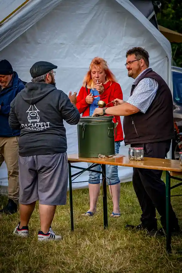 DACHZELT CAMP Thüringen Dachzeltnomaden Mahl