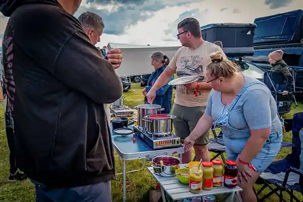 DACHZELT CAMP Thüringen Dachzeltnomaden Mahl