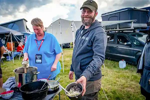 DACHZELT CAMP Thüringen Dachzeltnomaden Mahl