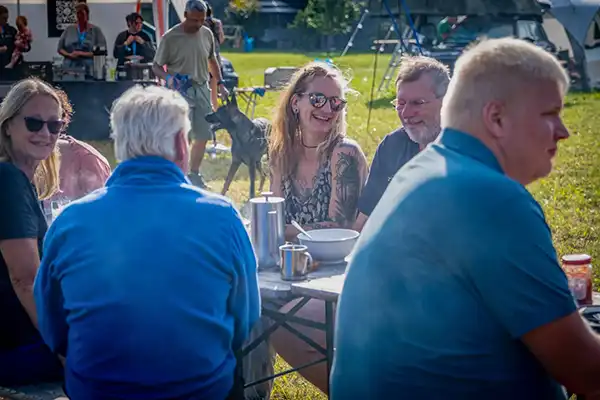 DACHZELT CAMP Bayern 2024 Feuertonnen fruehstueck