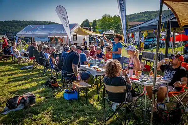 DACHZELT CAMP Bayern 2024 Feuertonnen fruehstueck