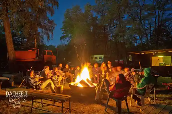 Lagerfeuer, Brennstoff Holz Gemeinschaft Campen Gemütlichkeit